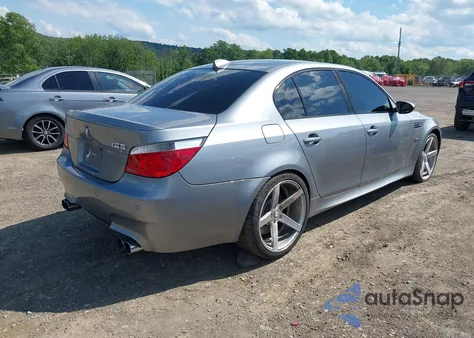 2006 BMW M5 из США, поврежденный, VIN WBSNB93596B581998